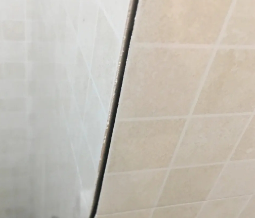 瑶海瓷砖空鼓维修公司分享阳台瓷砖脱落的修复过程可以分为以下几个步骤